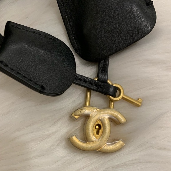 ❌SOLD ❌Chanel small Vanity Case - Picture 5 of 7